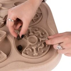 TIAKI Slow Feed Puzzle Juego De Inteligencia Para Perros -Suministros Para Mascotas 307596 intelligenzspielzeug slow feed puzzle fg 4954 5