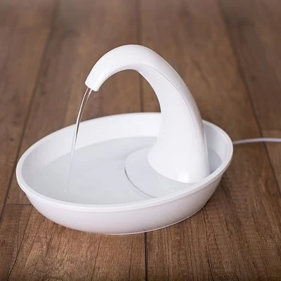 Bebedero Fuente Cisne De Pioneer Pet 2 Bebedero Fuente Cisne De Pioneer Pet - Imagen 2